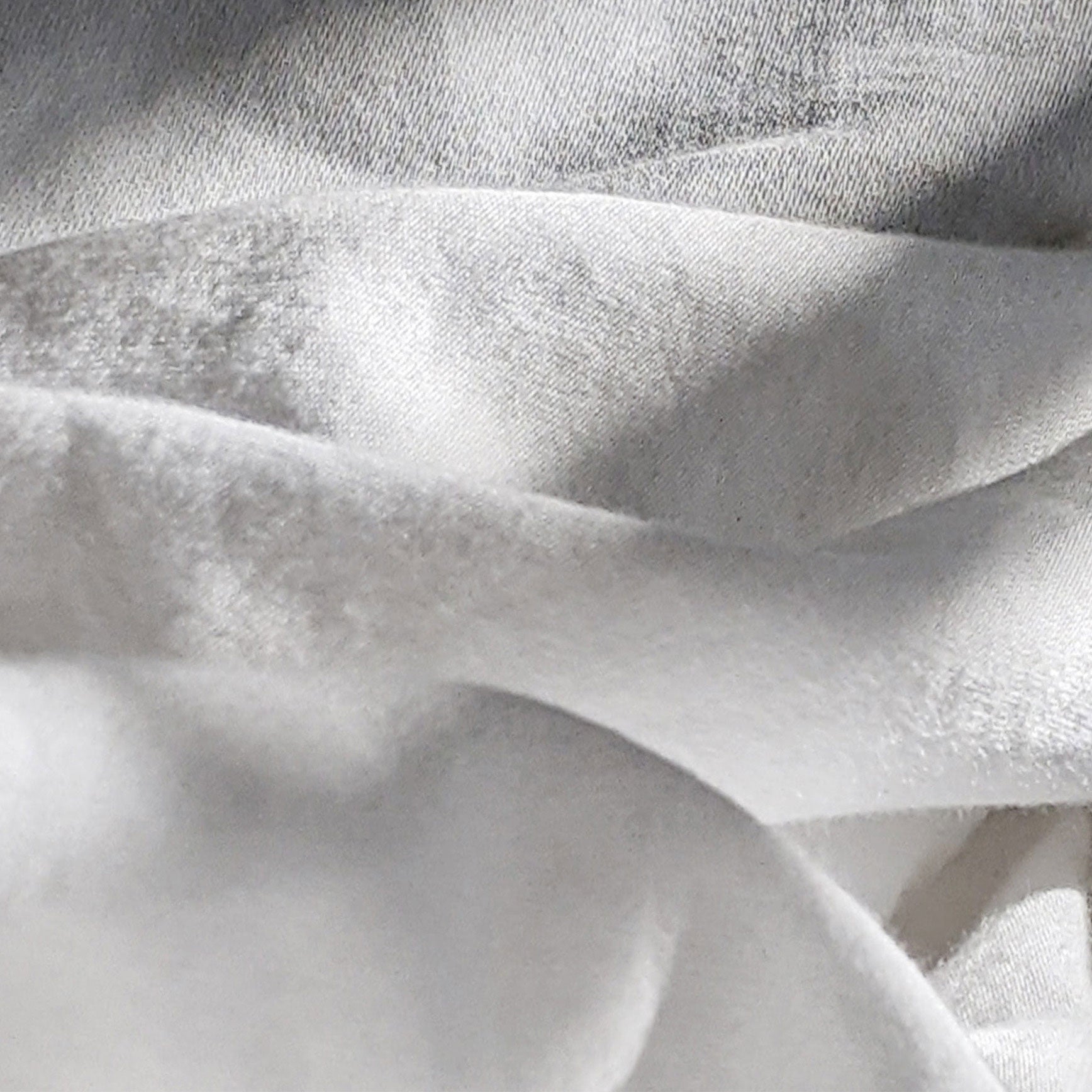 MOMM Pure Washed Satin Bettwäsche aus 100 % GIZA-Baumwolle in der Farbe hellgrau