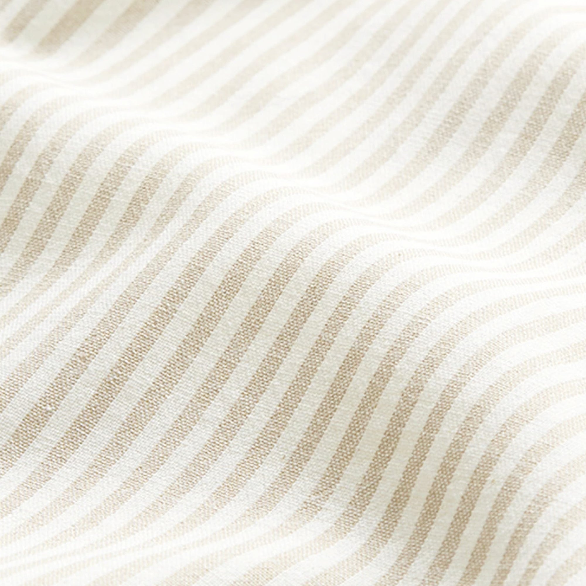 MOMM Linea Halbleinen Kissenhüllen aus natürlichem Leinen und Baumwolle in der Farbe sand und natur gestreift