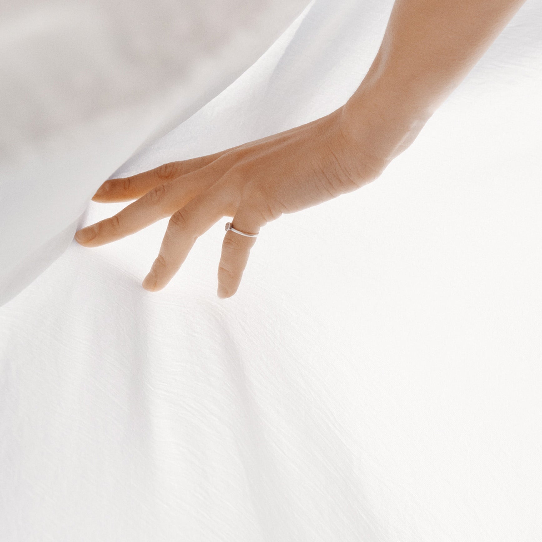 MOMM Pure Washed Satin Bettwäsche aus 100 % GIZA-Baumwolle in der Farbe weiss