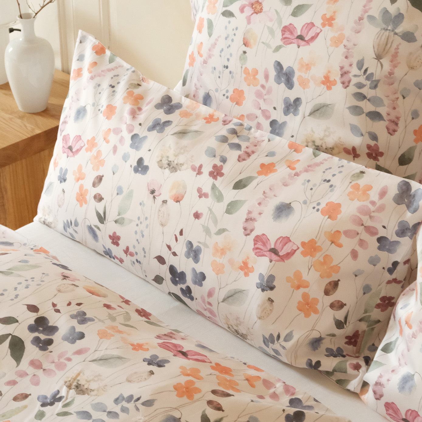 MOMM Exklusive Satin Design Bettwäsche Speranza mit farbenfrohem Blumenmuster